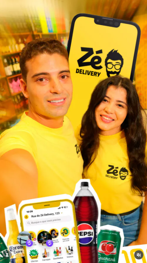Duas pessoas da equipe em uma ação do Zé Delivery